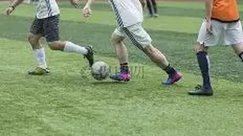 荣耀瞬间！王钰栋斩获2025中超最佳青年球员大奖，11球5助，青春风采闪耀全场！