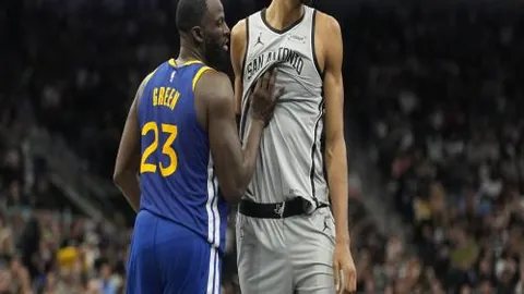 丁俊晖在斯诺克巡回赛中以5-3领先马克-威廉姆斯